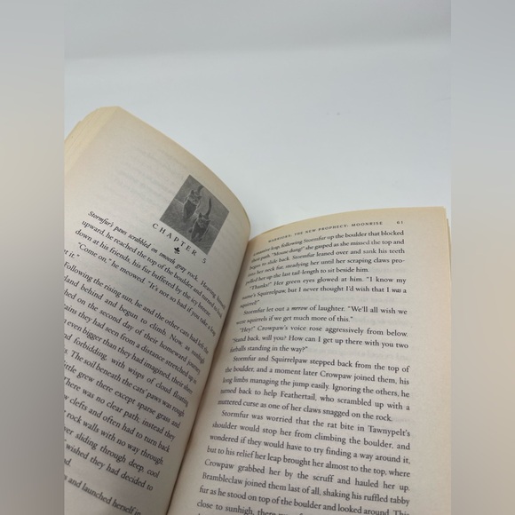 3/$15 WARRIORS: Moonrise. Book 2 in the New Phophecy Series - Picture 4 of 6